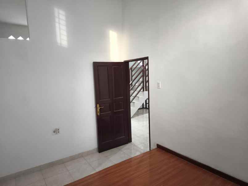 disewakan rumah komplek cemara asri jalan