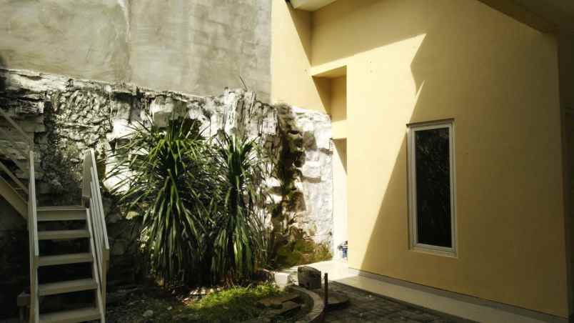 disewakan rumah manyar tompotika