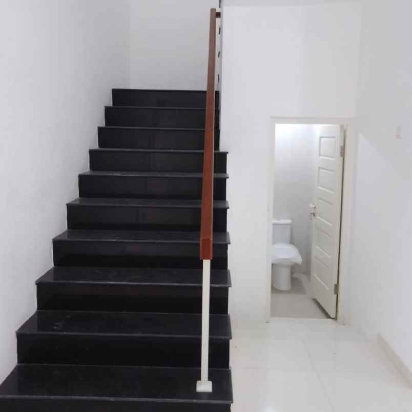 disewakan rumah perumahan wisata semanggi