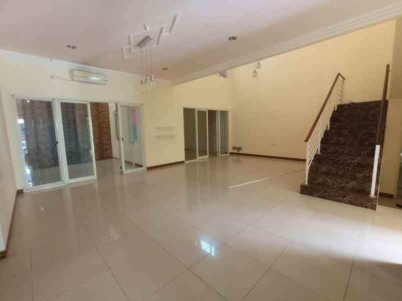 disewakan rumah san antonio pakuwon city