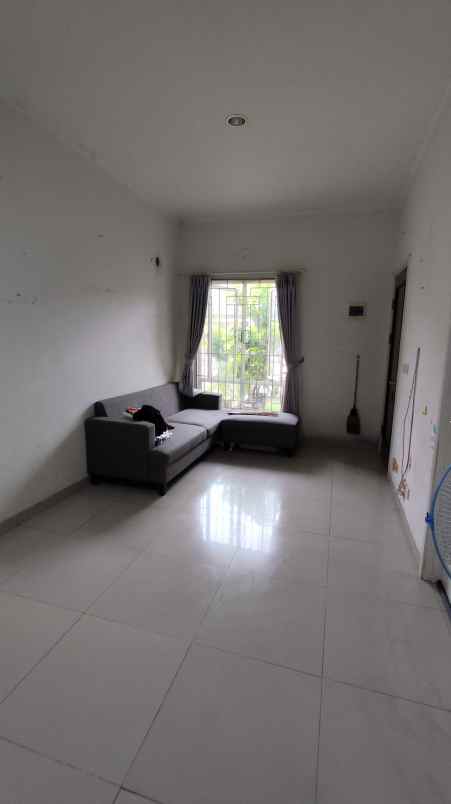 disewakan rumah suvarna sutera cluster