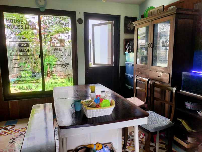 gudang dan kantor pinggir jalan di jatijajar depok