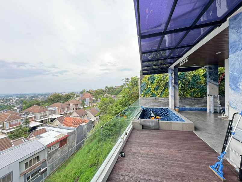 hunian lux 5 lantai semi furnished