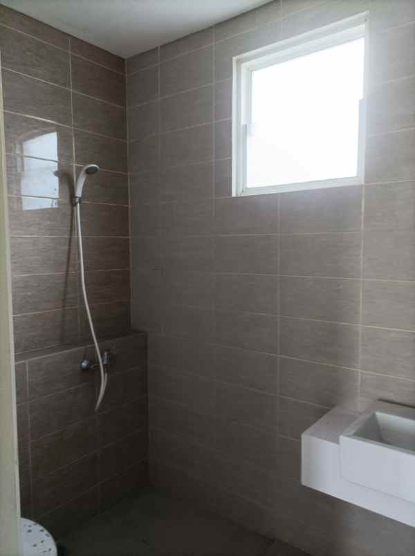 jual cepat murah rumah suvarna sutera cluster chiara