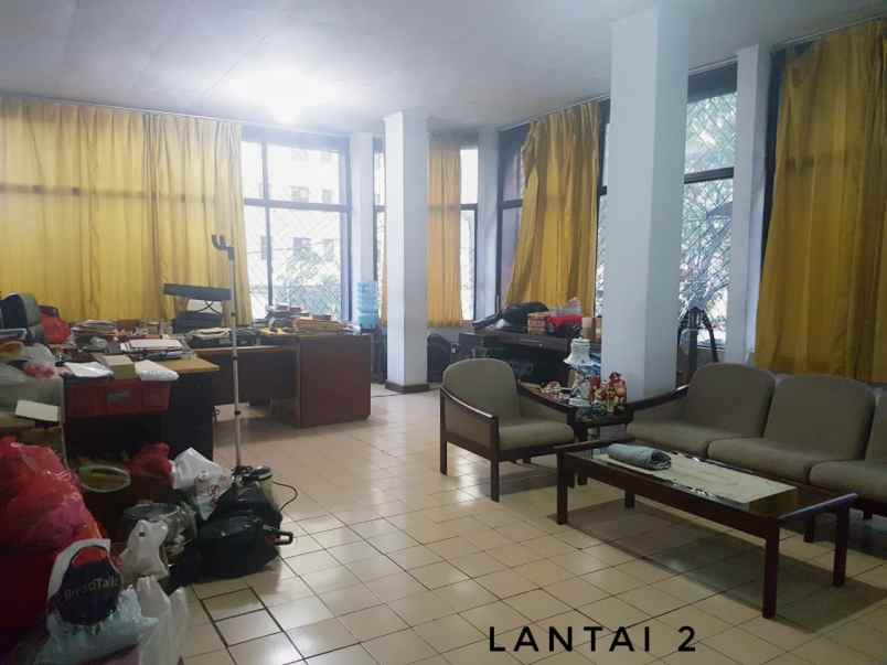 komersial jembatan tiga