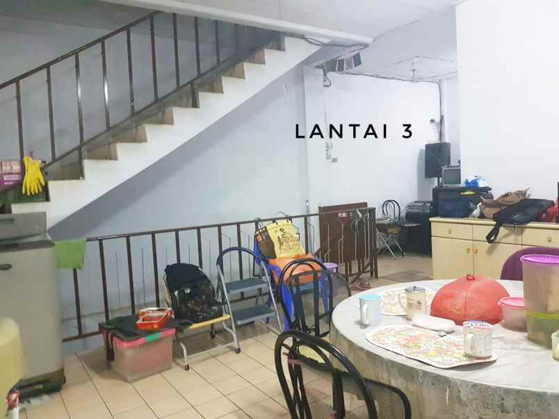 komersial jembatan tiga