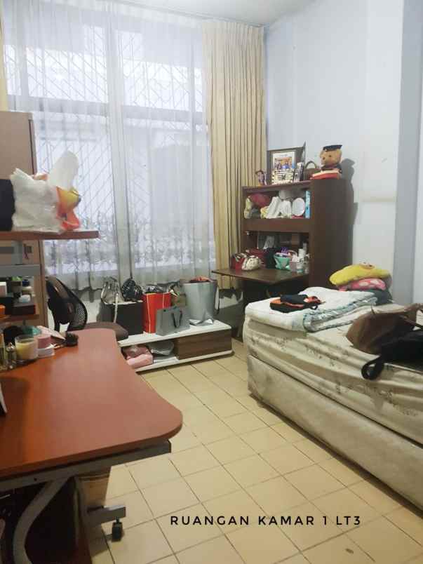 komersial jembatan tiga