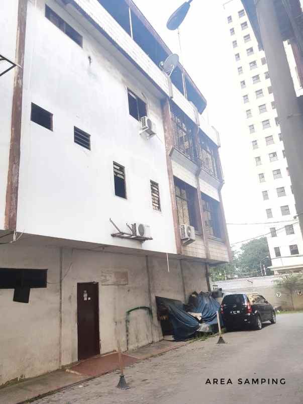 komersial jembatan tiga