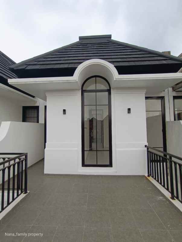 lt 100 m taman balkon rumah baru area bintaro
