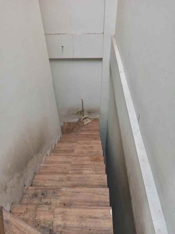 ruko royal crown siap pakai 3 lantai strategis