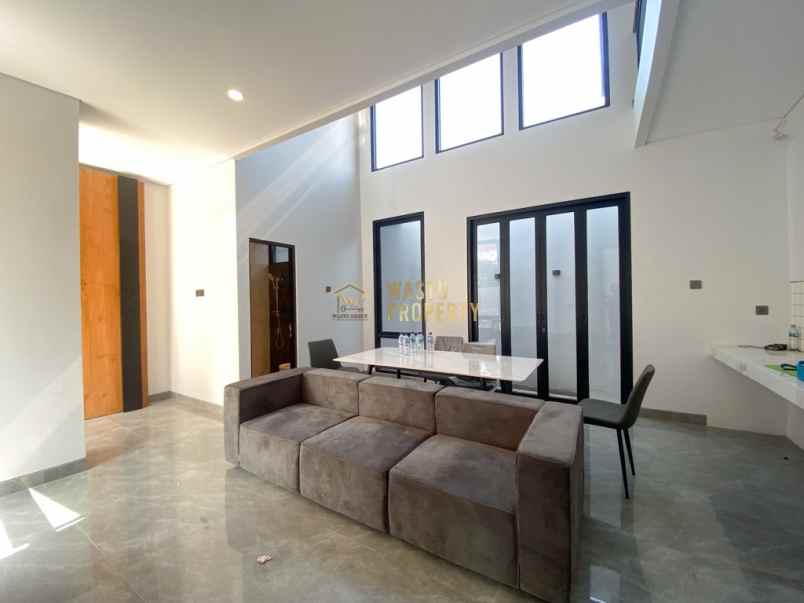 rumah 2 lantai dalam cluster one gate di jogja utara