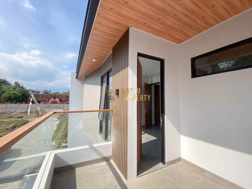 rumah 2 lantai dalam cluster one gate di jogja utara