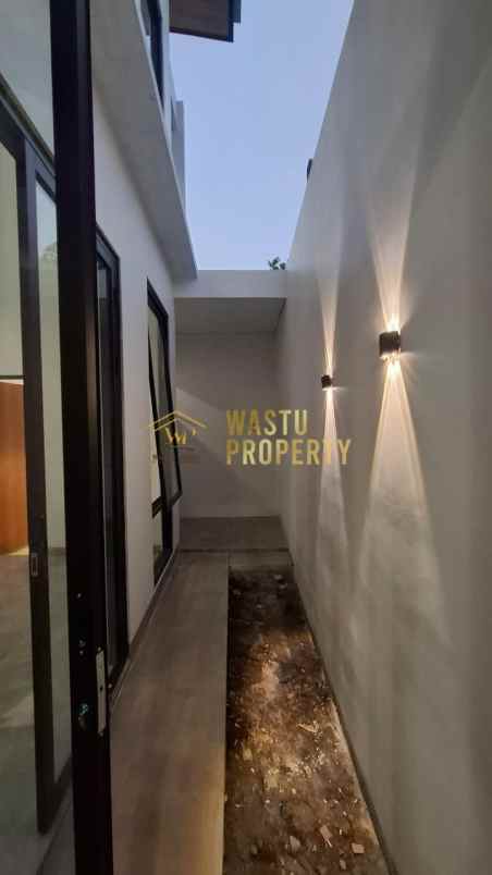 rumah 2 lantai dalam cluster one gate di jogja utara