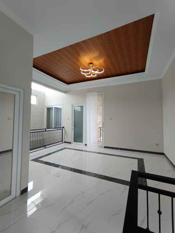 rumah 2 lantai dalam perumahan di palagan km 10