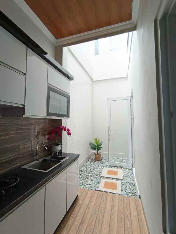 rumah 2 lantai dalam perumahan di palagan km 10