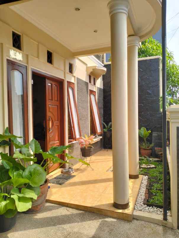 rumah 2 lantai di antapani dekat komp pratista