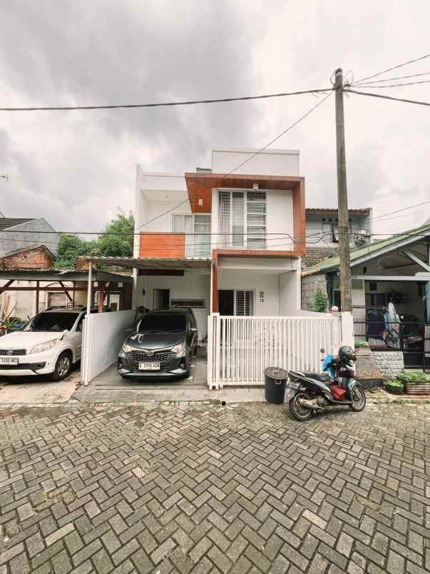 rumah 2 lantai di graha bintaro 1 mnt ke tol parigi