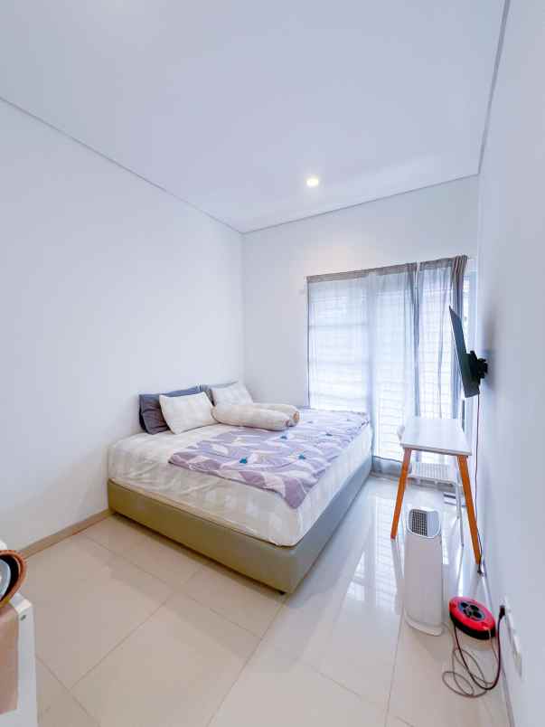 rumah 2 lantai di graha bintaro 1 mnt ke tol parigi