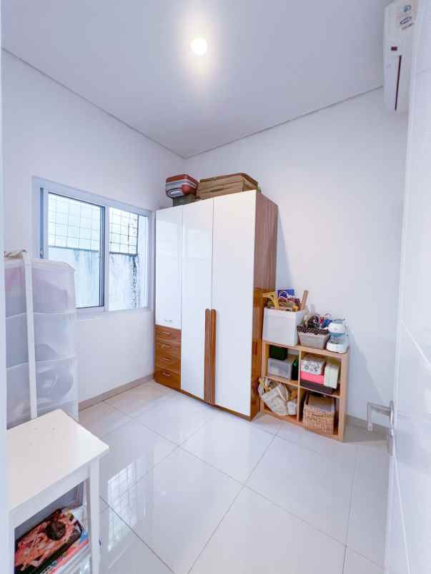 rumah 2 lantai di graha bintaro 1 mnt ke tol parigi