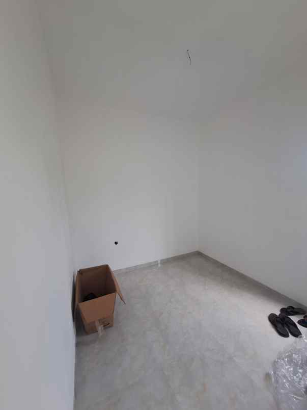 rumah 2 lantai free pagar lokasi singosari