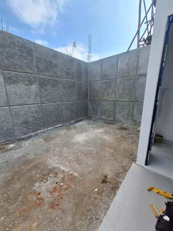 rumah 2 lantai free pagar lokasi singosari