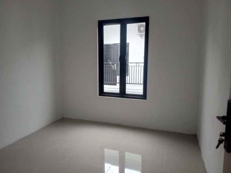 rumah 2 lantai jagakarsa jaksel cuma 500 jutaan