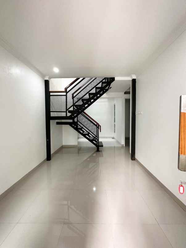 rumah 2 lantai nyaman asri di tanah baru beji depok