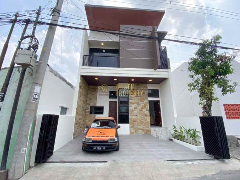 rumah 2 lantai siap huni dekat jalan kaliurang km 7