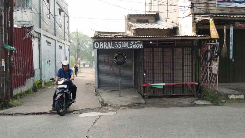 rumah 3 kamar tidur lokasi dekat jalan raya