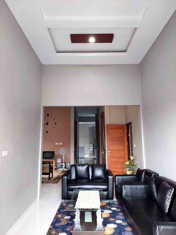 rumah cantik terawat di jalan paus pekanbaru