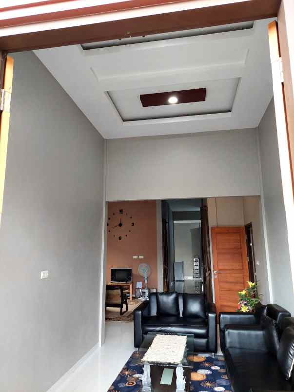 rumah cantik terawat di jalan paus pekanbaru