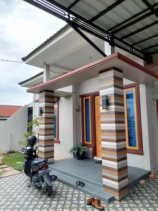 rumah cantik terawat di jalan paus pekanbaru