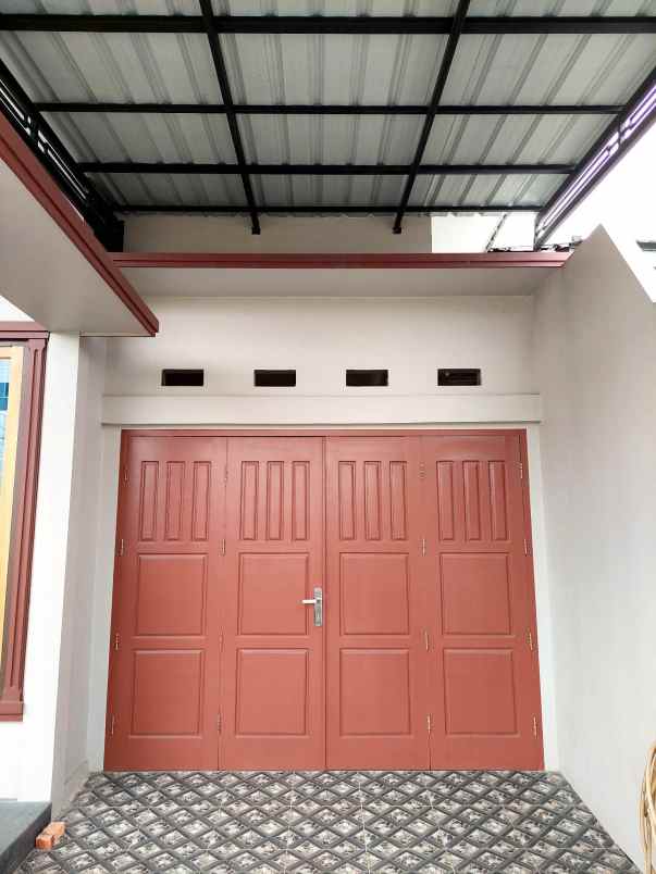 rumah cantik terawat di jalan paus pekanbaru