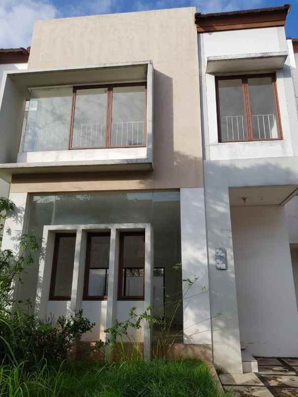 rumah cluster alamanda di jakarta garden city