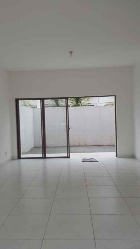 rumah cluster alamanda di jakarta garden city