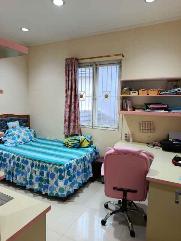 rumah dekat mall cluster magnolia summarecon bekasi