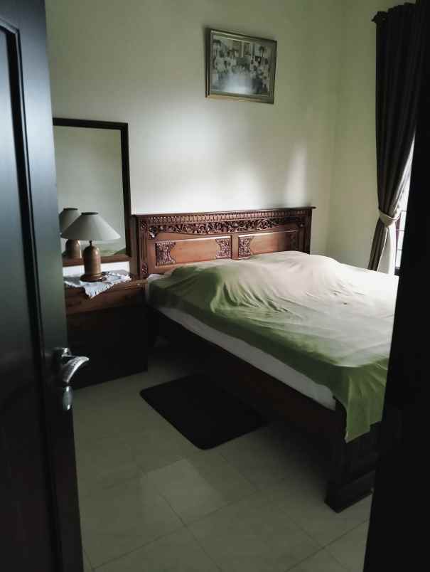 rumah hook 2 lantai di pusat kota bandung