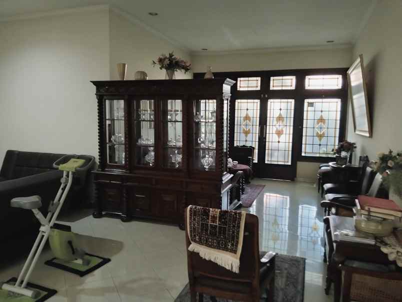 rumah hook 2 lantai di pusat kota bandung