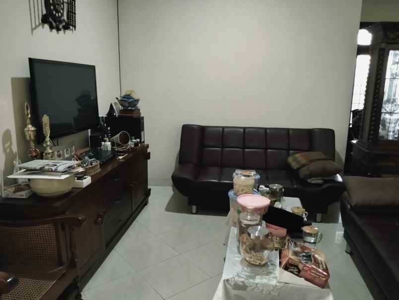 rumah hook 2 lantai di pusat kota bandung