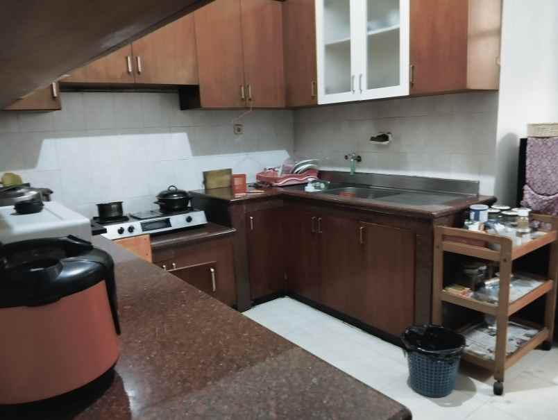 rumah hook 2 lantai di pusat kota bandung