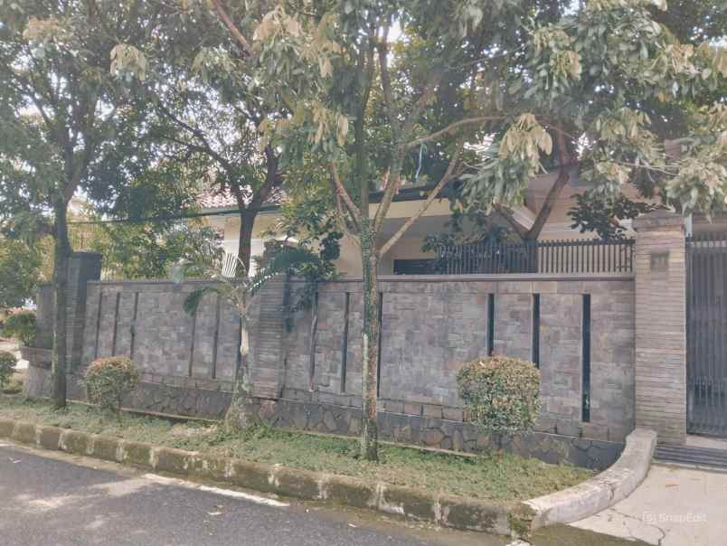 rumah hook 2 lantai di pusat kota bandung