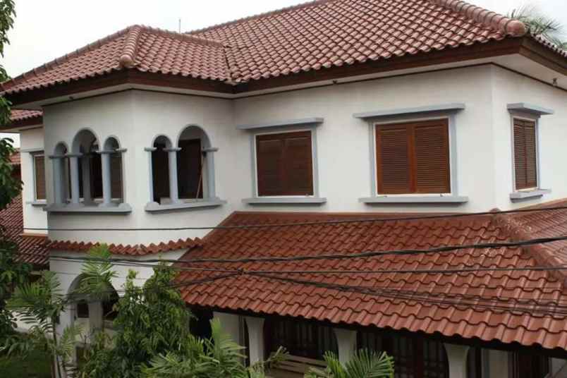 rumah hook pinggir jalan raya pondok kelapa