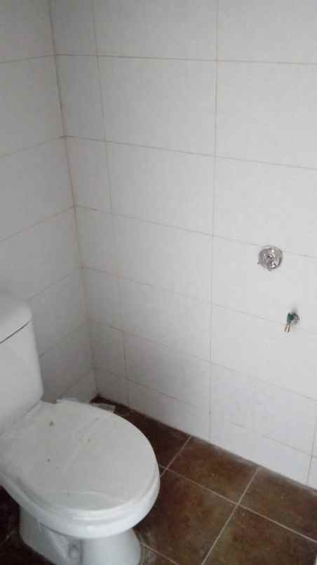 rumah jalan raya arco sawangan depok