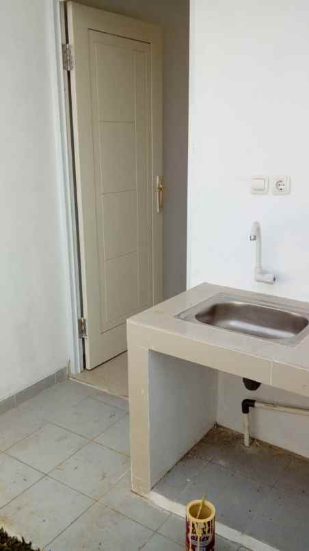 rumah jalan raya arco sawangan depok