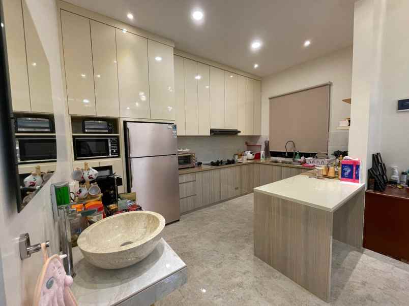 rumah jatiwaringin asri