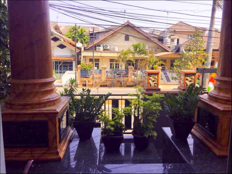 rumah jl gading griya lestari
