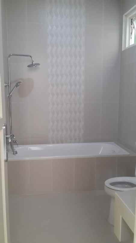 rumah jl jatiwaringin pondok