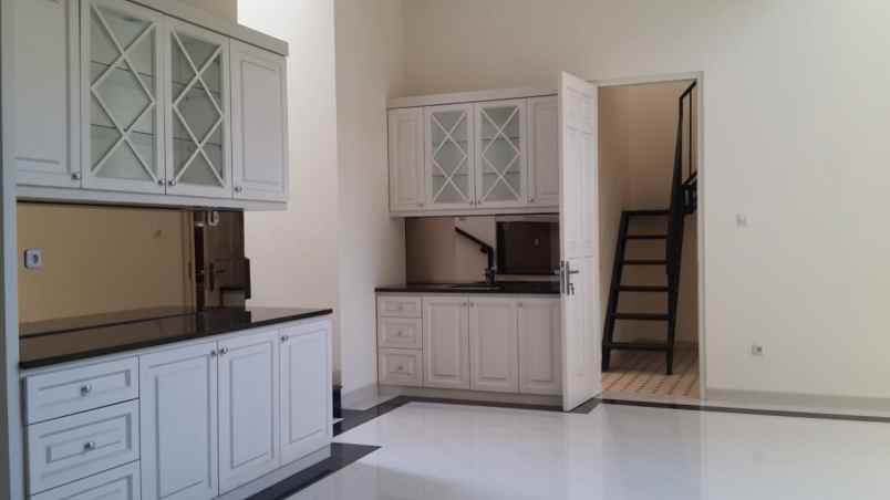 rumah jl jatiwaringin pondok