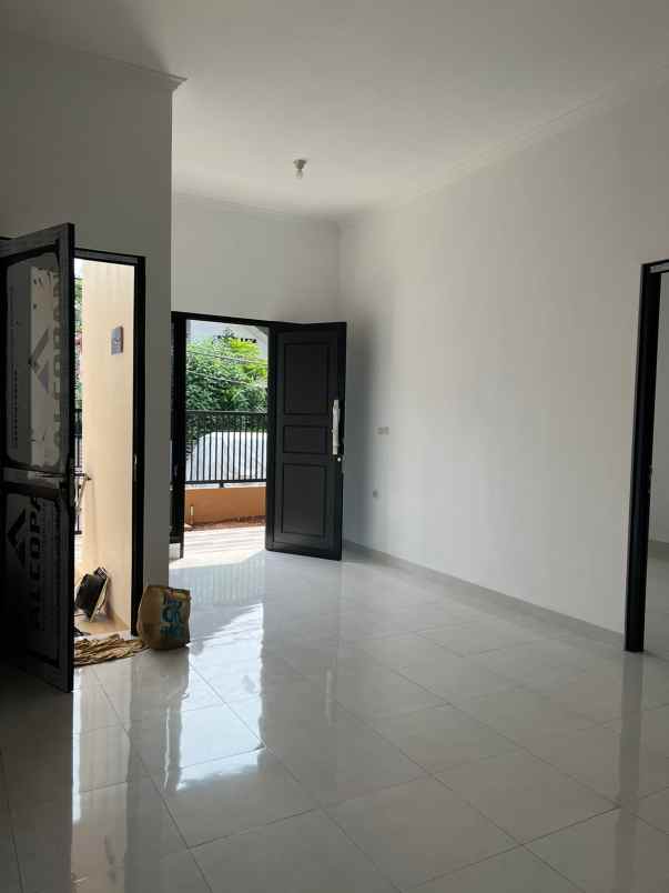 rumah jl pinang raya rawamangun