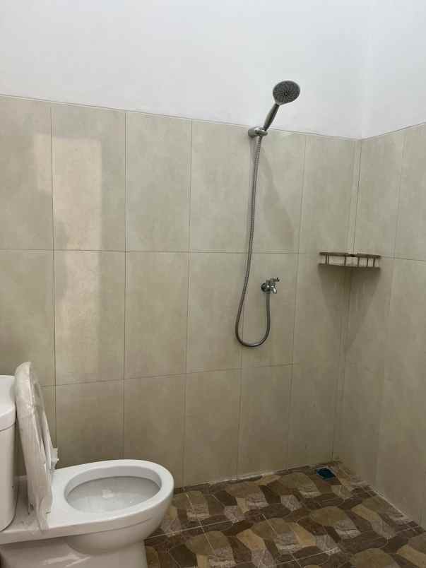 rumah jl pinang raya rawamangun